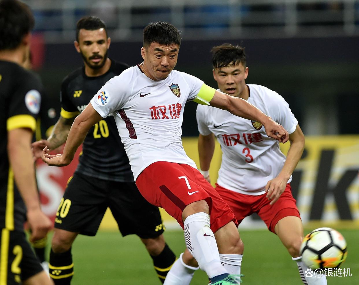 ag体育官方-今晚浙江队备战西甲，防线松动细节曝光，引发热议，数据趋势出现新变化
