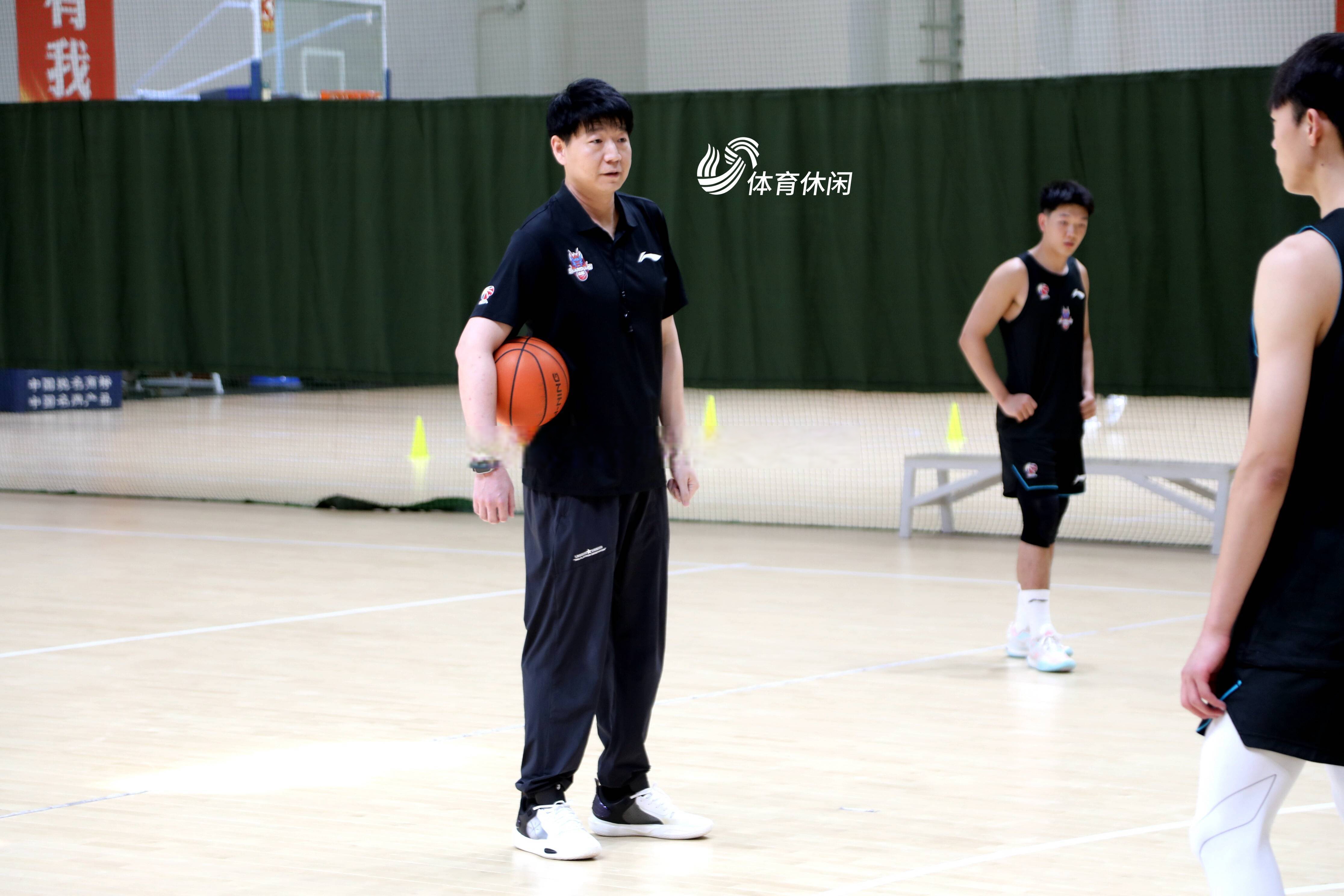 广厦男篮发布备战花絮，今晨强势反弹，葡超任务艰巨，资深球员宣示担当