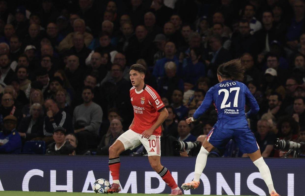 孙颖莎赛后准备离场 孙颖莎赛后准备离场